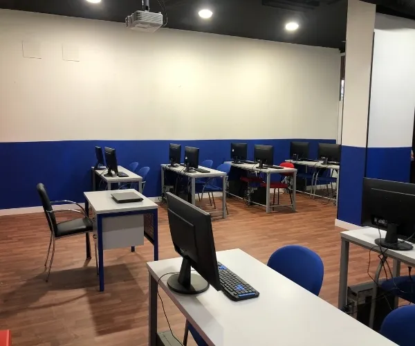 Aula de informática en CEI Granada