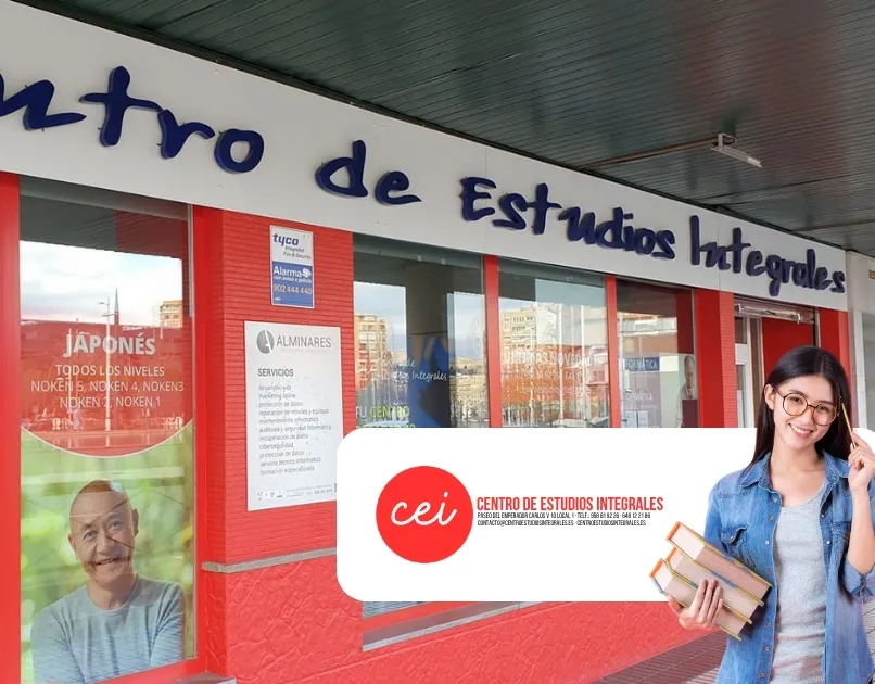 Alumnos en clase en la academia CEI de Granada